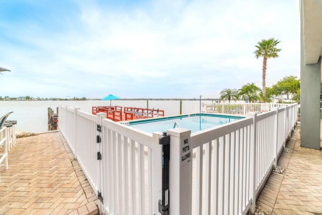 102-Tiny Treasure-Waterfront With Heated Pool Apartment เซนต์พีทบีช ภายนอก รูปภาพ